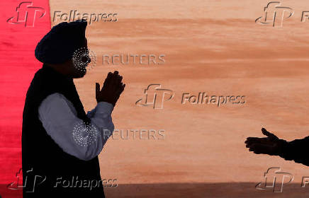 FILE PHOTO: Indian PM Singh greets a guest during the ceremonial reception of Canada's Governor General Johnston in New Delhi