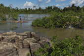 Lideranas mundurukus visitam os pedrais do rio Jamanxim