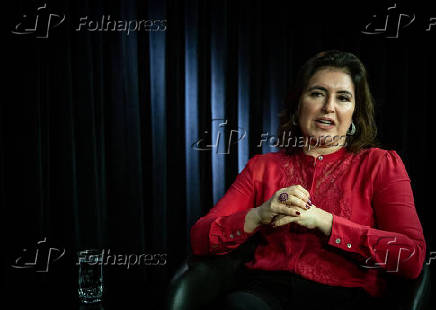 Simone Tebet durante o programa de entrevistas da Folha e do UOL