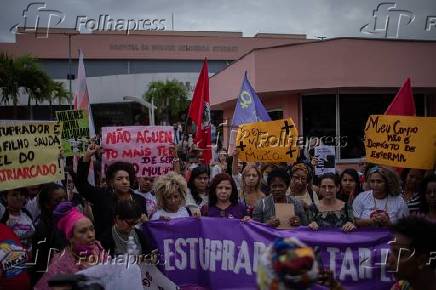 Mulheres durante ato contra a violncia obsttrica e estupro no Rio