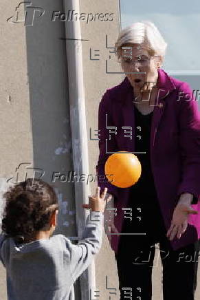 Senator Elizabeth Warren tours Head Start School