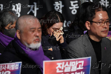 Folhapress - Fotos - A Woman From The Itaewon Disaster Bereaved ...