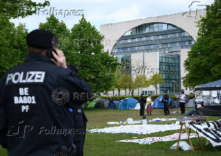 Police at pro-Palestinian protest camp near chancellery in Berlin