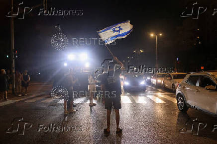 People attend a protest against the government and to show support for the hostages who were kidnapped during the deadly October 7 attack, in Tel Aviv