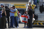 Lula recibe a un primer grupo de 228 brasileos repatriados desde el Lbano por la guerra