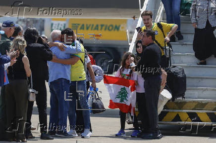 Lula recibe a un primer grupo de 228 brasileos repatriados desde el Lbano por la guerra