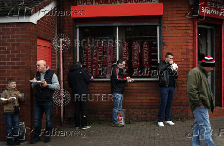 Premier League - Manchester United v Leicester City