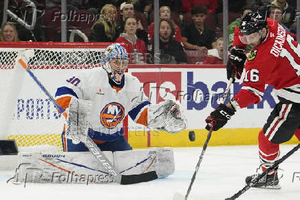 NHL: New York Islanders at Chicago Blackhawks