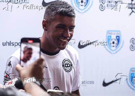 Paulinho ex-jogador do Corinthians em  entrevista  imprensa