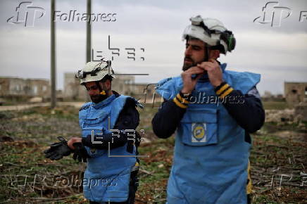 Syrian Civil Defense team clears unexploded ordnance in Idlib countryside