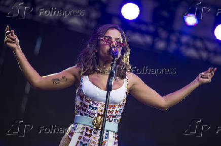 Show da cantora Anitta no palco 