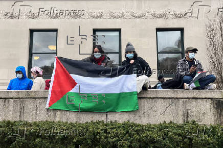 Arrestan a decenas de universitarios en Nueva York que acamparon en apoyo a Gaza
