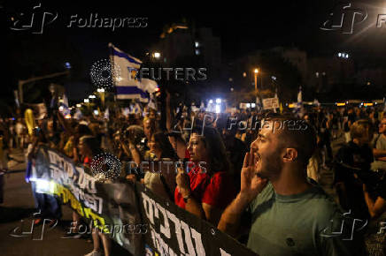 People attend a protest against the government and to show support for the hostages who were kidnapped during the deadly October 7 attack, in Tel Aviv