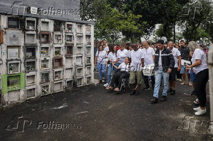 Velrio de Ryan, 4, tem cerco policial e protesto em Santos (SP)