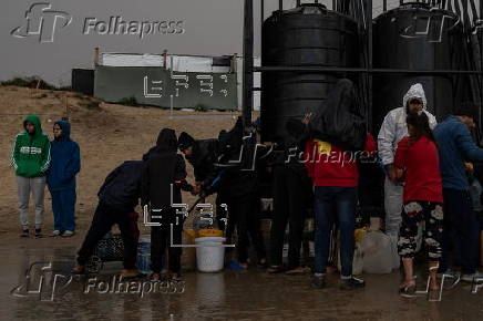 Heavy rain flooded tents in Khan Yunis camp