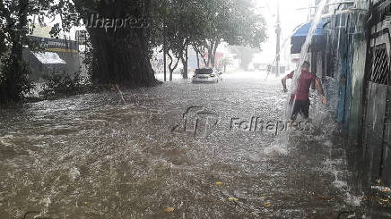 Forte chuva alaga zona sul de So Paulo