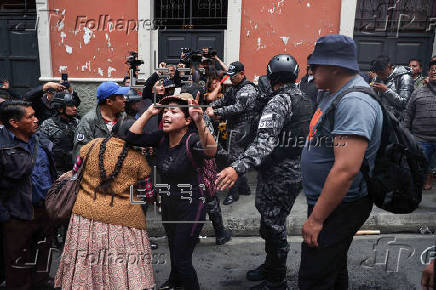 La Polica de Bolivia detiene a dos dirigentes cercanos a Evo Morales y busca a otros dos