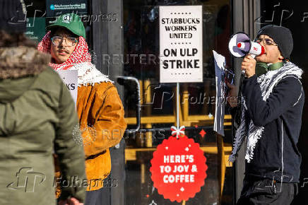 FILE PHOTO: FILE PHOTO: Workers picket in front of a Starbucks in the Brooklyn borough in New York