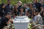 Enterro da estudante Giovanna Bezerra da Silva, vtima de atirador