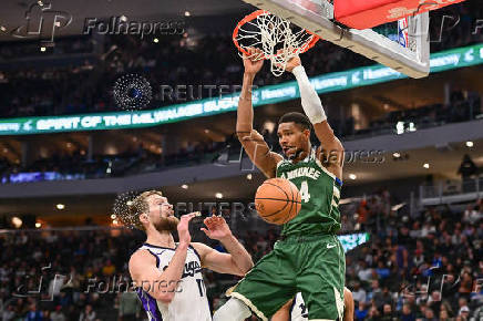 NBA: Sacramento Kings at Milwaukee Bucks