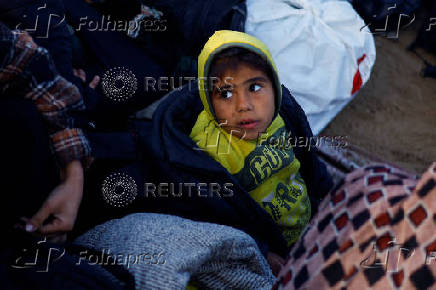 Displaced Palestinians wait to be allowed to return to their homes in northern Gaza, in the central Gaza Strip