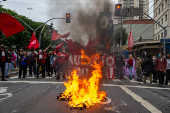 Protesto do Movimento dos Trabalhadores Sem teto, em So Paulo (SP)