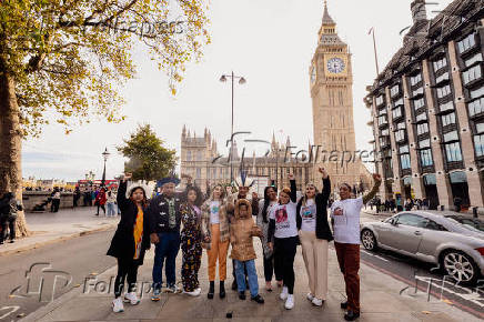 Protesto em frente ao Big Ben e a London Eye, em Londres