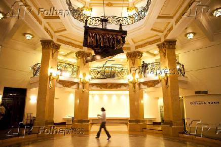 Exposio da artista plstica alem Rebecca Horn no Centro Cultural Banco do Brasil