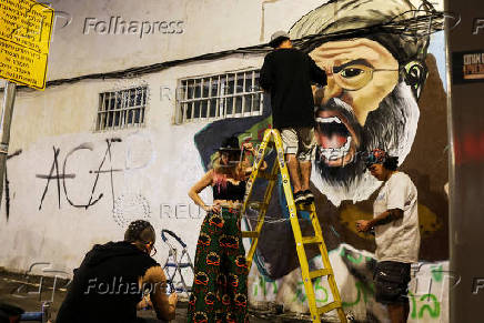 A new graffiti of Hezbollah leader Sayyed Hassan Nasrallah by Grafitiyul artists group following his elimination in Tel Aviv