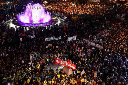 Protest against management of emergency response to the deadly floods in Valencia