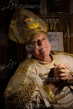 Leo Bassi offers a mass at the 