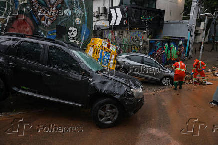 Tempestade causa prejuzos na cidade de So Paulo (SP)