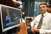 Jair Bolsonaro, ento deputado pelo PP, em seu gabinete na Cmara dos Deputados