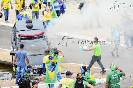 Golpistas pr-Bolsonaro invadem Planalto, Supremo e Congresso