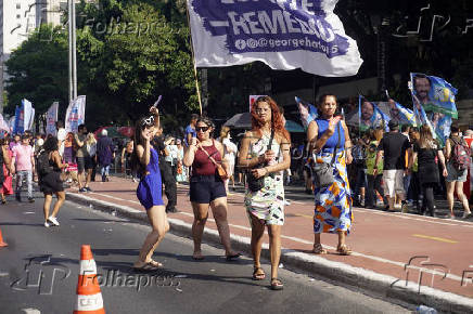 Movimentao na Avenida Paulista na tarde deste domingo