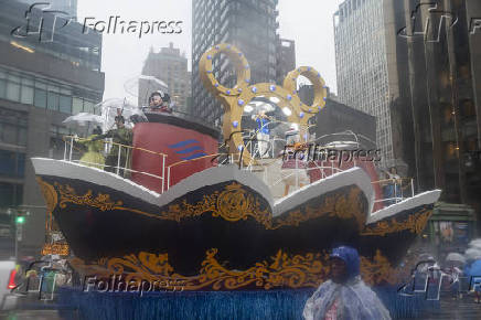 Desfile anual do dia de ao de graas da macy's acontece na cidade de nova york