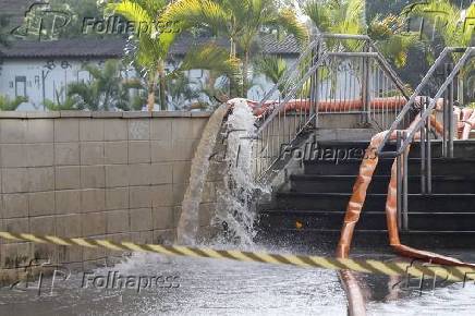 Estao Jardim So Paulo do Metr fechada devido alagamento