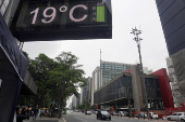 Pedestres enfrentam tarde gelada na Paulista