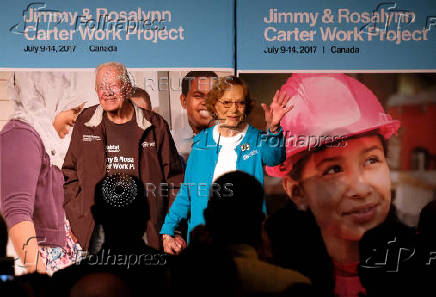 FILE PHOTO: Former U.S. President Carter back at Habitat project in Winnipeg