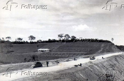 1950Rodovia Dutra. (Aruj, SP, 1950.