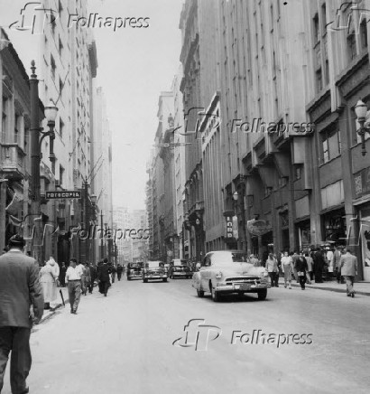 1957Vista do movimento da Rua Boa