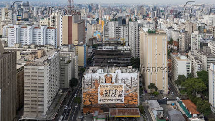 Mural 'Pare a Destruio', do artista Mundano em (SP)