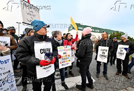 Jagmeet Singh joins striking Canada Post workers on the picket line in Surrey