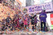 Pessoas participam do Teste de Confete de Vspera de Ano Novo na Times Square