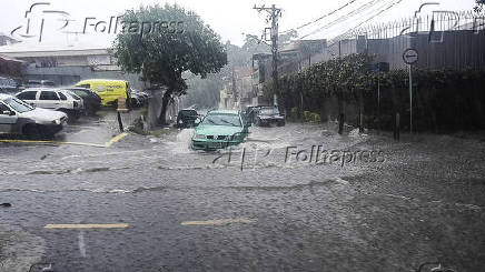 Forte chuva alaga zona sul de So Paulo