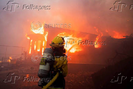 Palisades Fire burns during a windstorm on the west side of Los Angeles