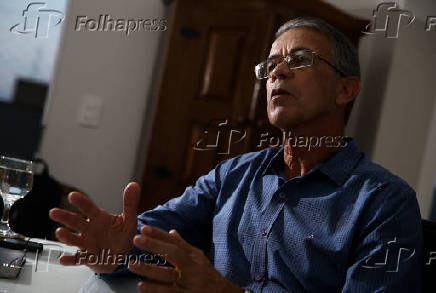 O general da reserva Oswaldo Ferreira durante entrevista  Folha