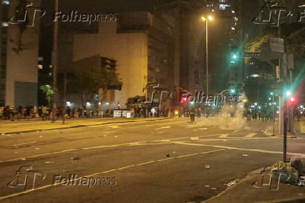 Protesto contra Jair Bolsonaro termina com bombas na rua da Consolao (SP)