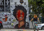 Grafite em homenagem a vereadora Marielle Franco vandalizado