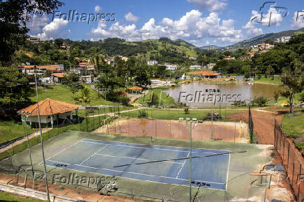 Quadra poliesportiva que fica no interior do Parque do Grande Lago, em guas de Lindoia (SP)